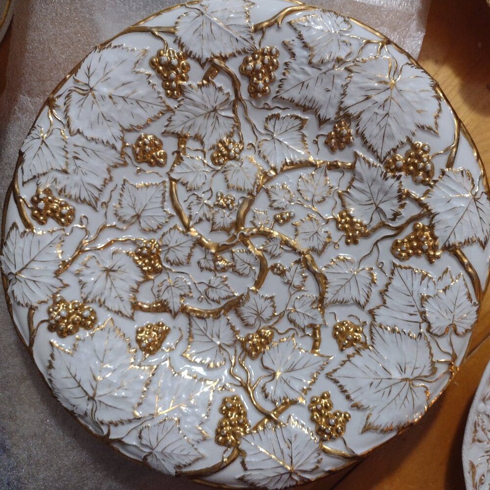 Majestic Meissen Porcelain Grape-Leaf plate in rich gilding, antique